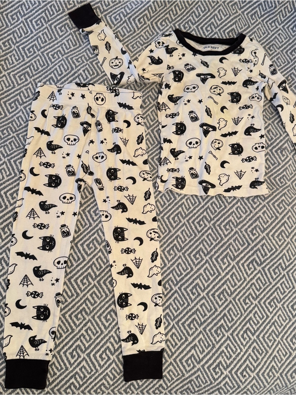 Old Navy Black & White Halloween Print Kids Pajama Set